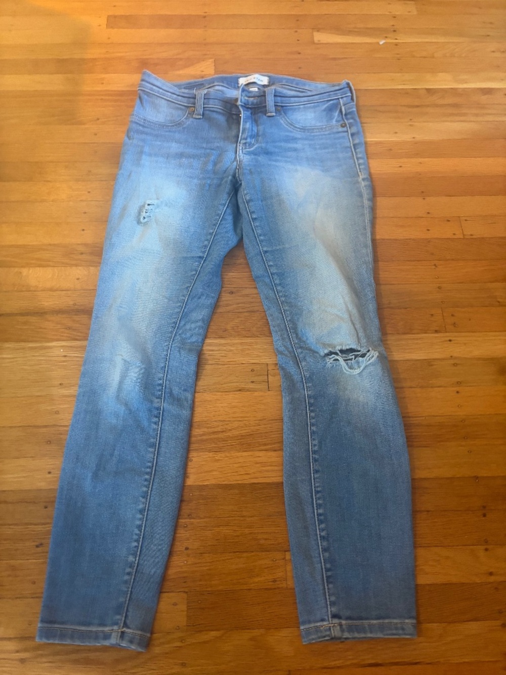 Lila Ryan Light Wash Distressed Knee Ankle Jeans Size 27P Petite